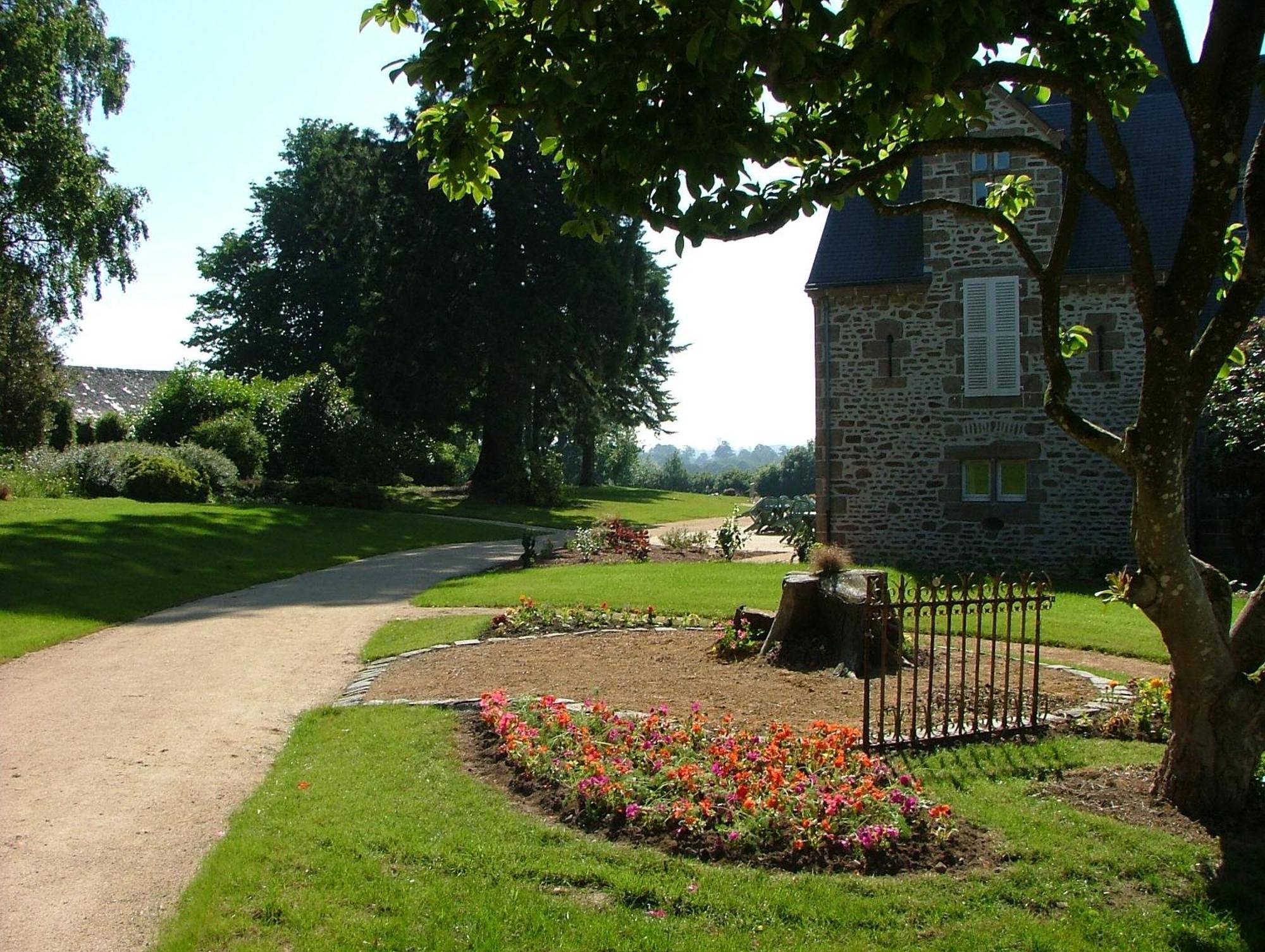 Chateau Du Bourg Saint-Denis-de-Gastines Екстериор снимка
