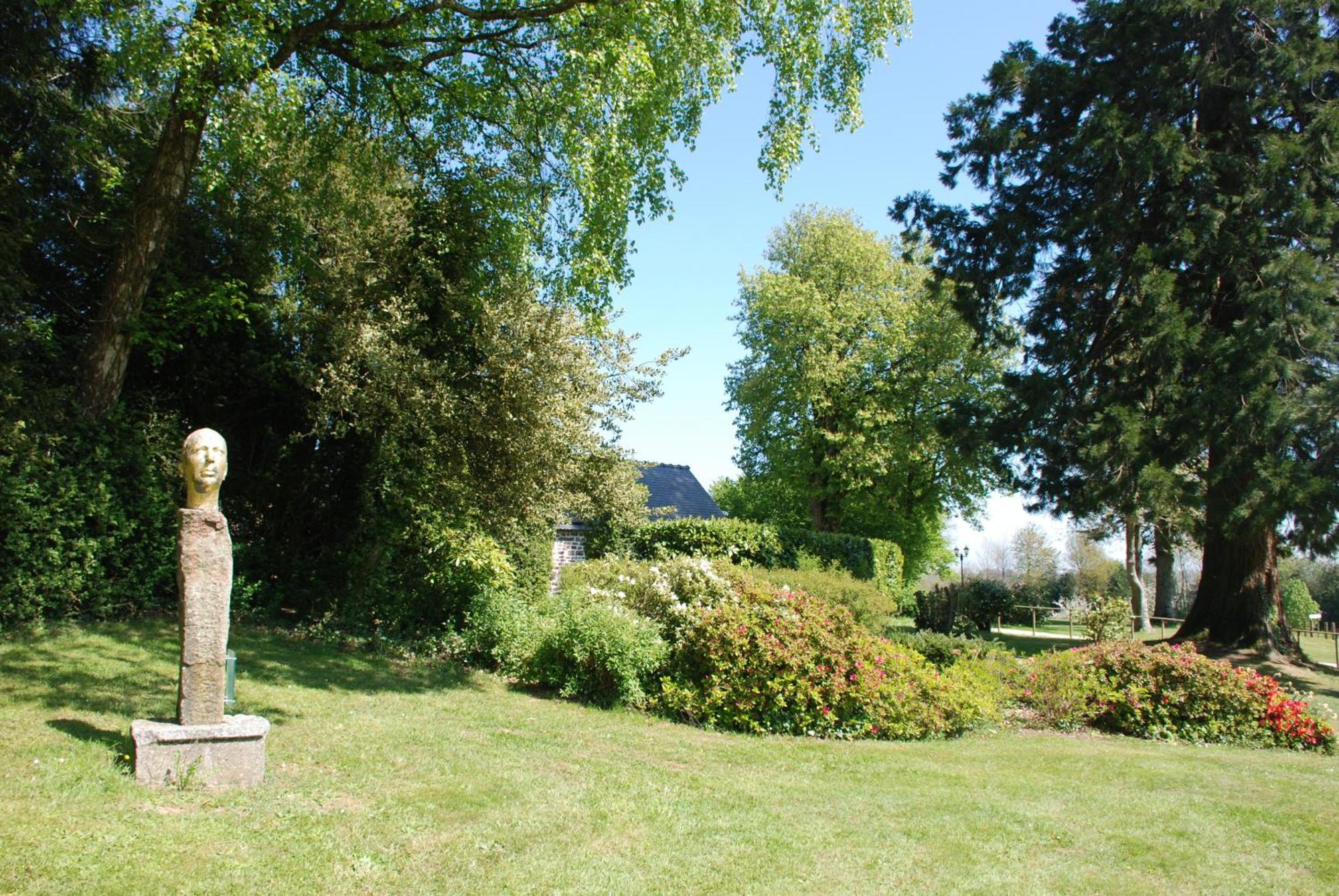 Chateau Du Bourg Saint-Denis-de-Gastines Екстериор снимка