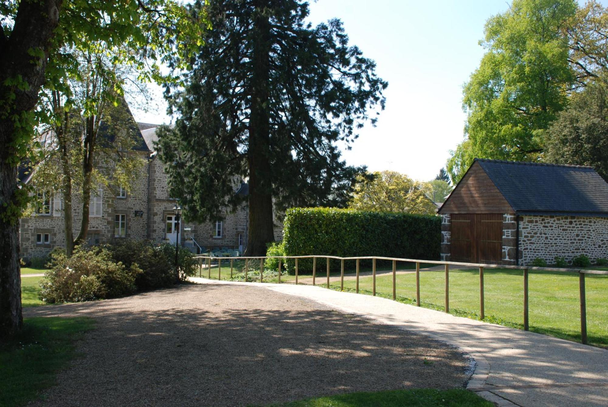 Chateau Du Bourg Saint-Denis-de-Gastines Екстериор снимка